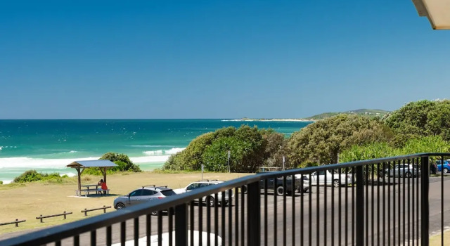 Апартаменты с 3 комнатами Edgewater 1- Ocean Views - Stone Real Estate Yamba