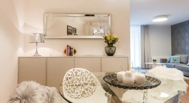 Апартаменты Deluxe Apartments Lux by Locap Group