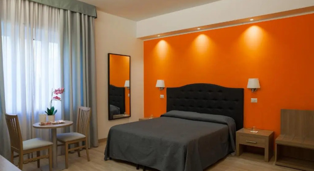 Трёхместный номер Deluxe Fleming Suites by Hili