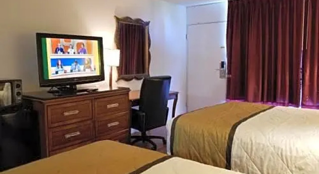Четырёхместный номер Standard Rodeway Inn San Marcos