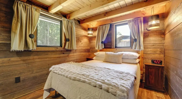 Dreamy Penrose Cabin w/ Panoramic Mountain Views