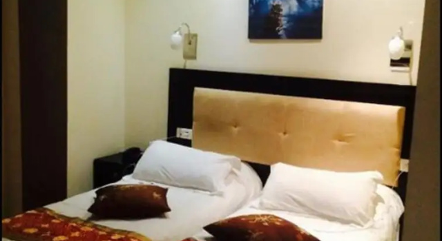Standard Twin room LES 2 HORLOGES