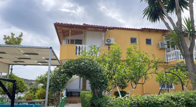 Студия с балконом и с красивым видом из окна Golden Villa Ksamil