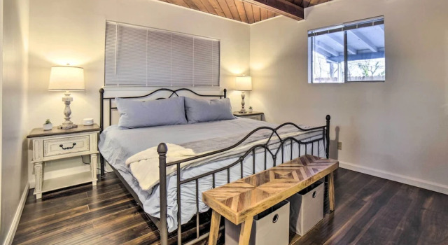 Коттедж Gateway to Mt Rose Ski! Reno Home w/ Fireplace