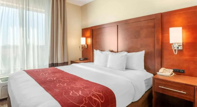 Люкс Comfort Suites Glendale - State Farm Stadium Area