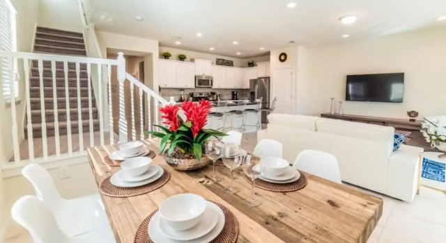 Апартаменты Contemporary Retreat 5 Bedroom Private Pool Home-near Disney