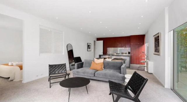 Studio B, Sumner, Забронировать Отель Отели Крайстчёрч с парковкой, Парковка