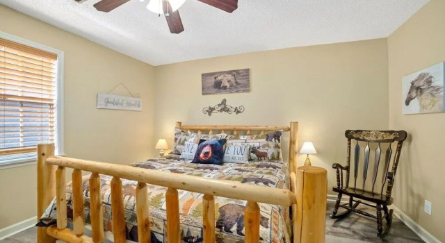 Strollin' Bear 3 Bedroom Home by Redawning