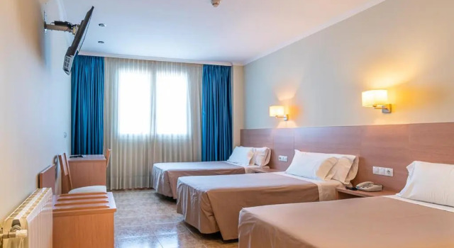 Трёхместный номер Hotel Alba