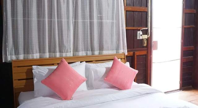 Chonathan Chiangkhan, Varaa Hotelli Hotellit North-Eastern Thailand pysäköinnillä, Pysäköinti