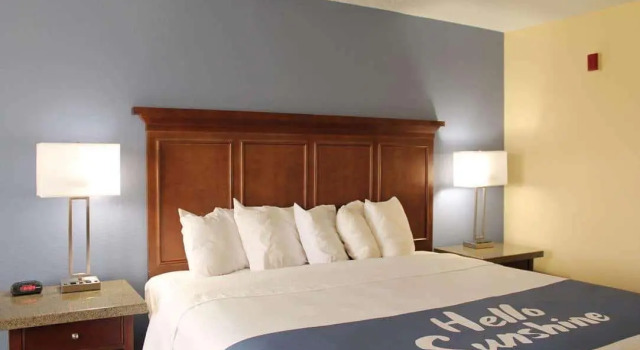Двухместный номер Standard Days Inn by Wyndham Batavia Ohio
