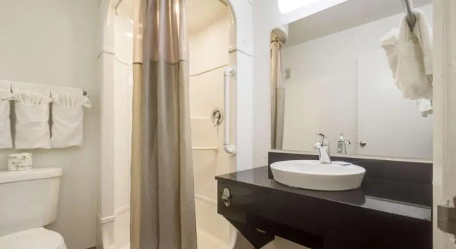 Четырёхместный номер Standard Park Inn by Radisson, Lakewood