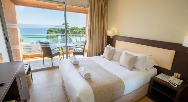 Двухместный номер Economy с балконом и с видом на море Hôtel La Pinède