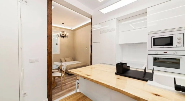 Bright & Spacious Three Bedroom Apartment in Centro, Boek Appartement Madrid Centrum Madrid, in de buurt van Edificio Grassy