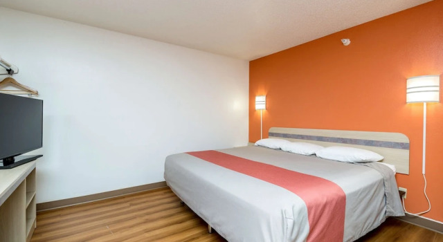 Standard Suite Motel 6-Waterloo, IA