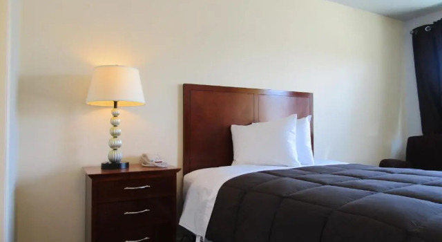 GREELEY UNIVERSITY INN/ GREELEY INN, Забронировать Отель Отели Грилей с завтраком, рядом с Bank of Colorado Arena, Завтраки