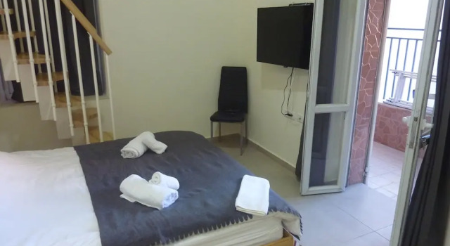 Номер Standard с балконом Allenby 2 Bed and Breakfast