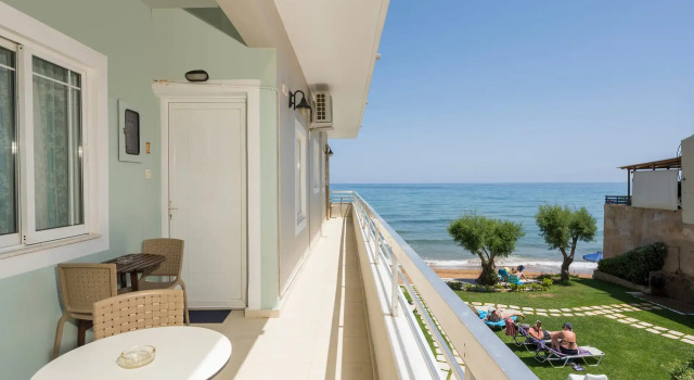 Студия Hermes Beach Front