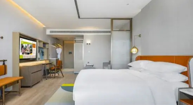 Люкс с видом на озеро Home2 Suites by Hilton Shaoguan Wengyuan