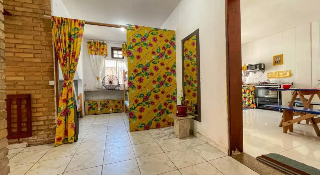 Кровать в общем номере Pousada São Jorge 1 MIN A PÉ DA PRAIA Casa de família, simples e aconchegante, Na Av principal da praia café disponível até 12hs cozinha completa e churrasqueira disponível para uso ar cond das 20hs as 8 30