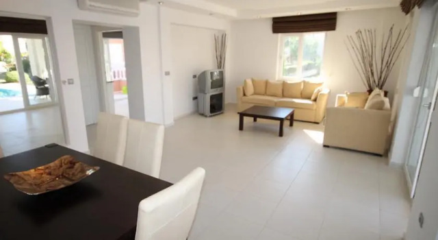 Aguarius Villas, Rezerwuj Willa Hotele w Side Coast z basenem, Basen