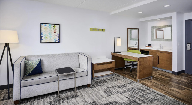Двухместный люкс Hampton Inn & Suites by Hilton Windsor