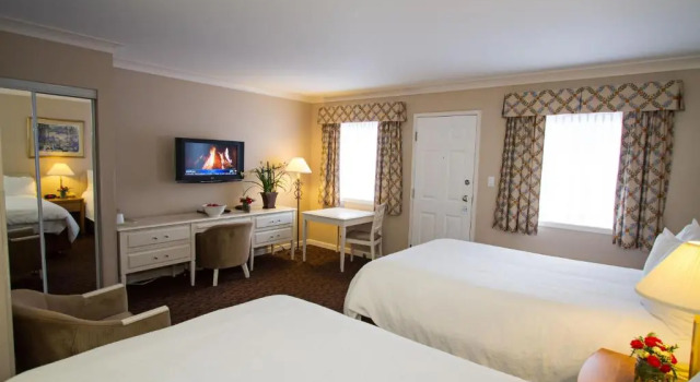 Четырёхместный номер Standard Glenwood Inn & Suites