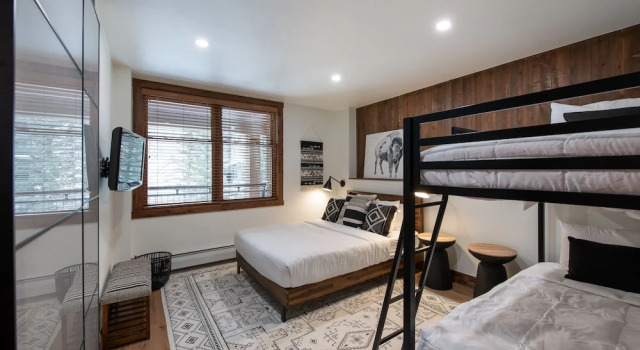 First Floor Condo Easy Access to Ski Adventure - Zephyr Mountain Lodge Premium-Rated 2100, Забронировать Отель Отели Винтер Парка 3 звезды, рядом с Зимний парк Amaze'n Maze, 3*