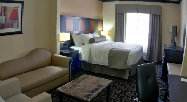 Люкс Best Western Plus Airport Inn & Suites