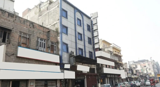Hotel Aman Inn, Забронировать Отель Отели Нью-Дели с парковкой, Парковка