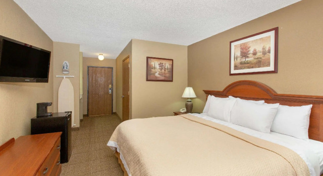Двухместный номер Days Inn by Wyndham Salina I-70