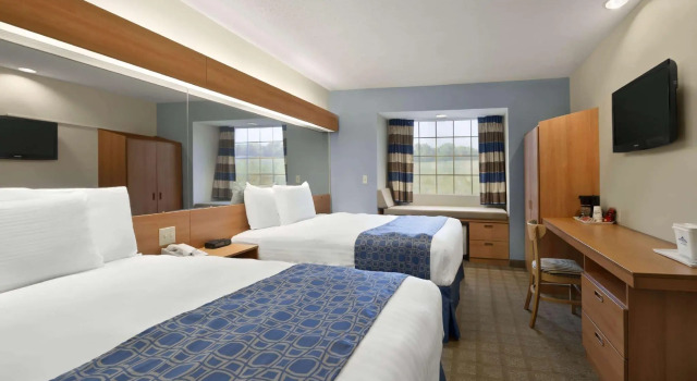 Четырёхместный номер Standard Microtel Inn & Suites by Wyndham Ponchatoula/Hammond