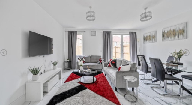 House - Sleeps 6 & Free Parking