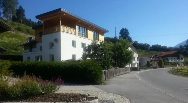 Кровать в общем номере Haus Alpenblick
