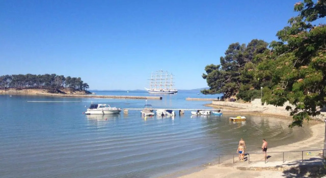 Apartments Đoković, Prenota Appartamento Hotel a Isole Quarnerine con parcheggio, Parcheggio