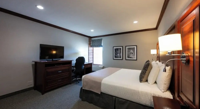Номер Executive Hillsdale College Dow Hotel and Conference Center
