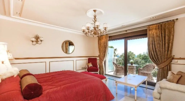 Top Quality Villa Sierra Blanca The Most Disirable Area On The Golden Mile Marbella