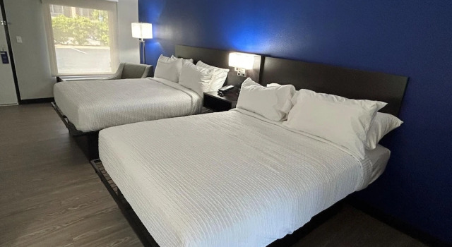 Четырёхместный номер Standard SureStay Studio by Best Western Rowland I95