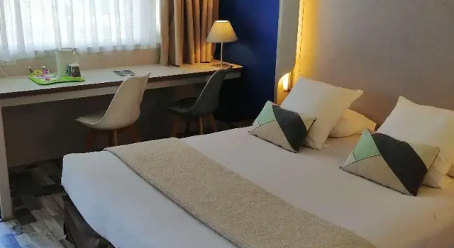 Двухместный номер Standard с балконом Kyriad Carcassonne - Aéroport
