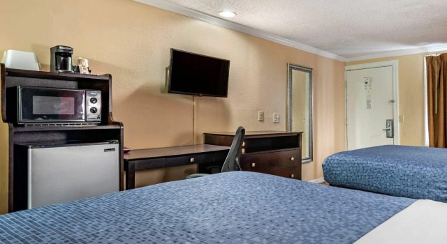 Четырёхместный номер Standard Econo Lodge Oxford near Choccolocco Park