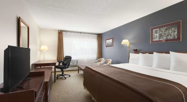 Двухместный номер Standard Travelodge by Wyndham Calgary South