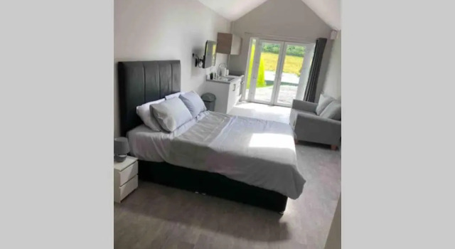 Апартаменты The Forest Chalet - Stunning Studio Apartment