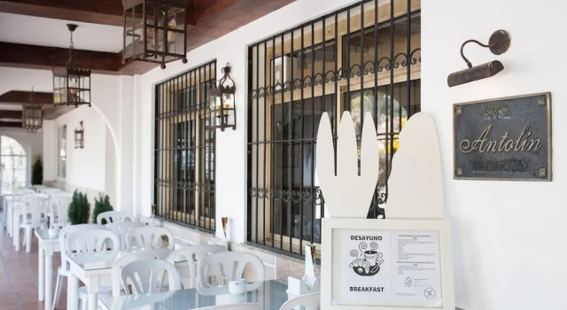 Hotel Antolín, Varaa Hostelli Cesantes Galicia