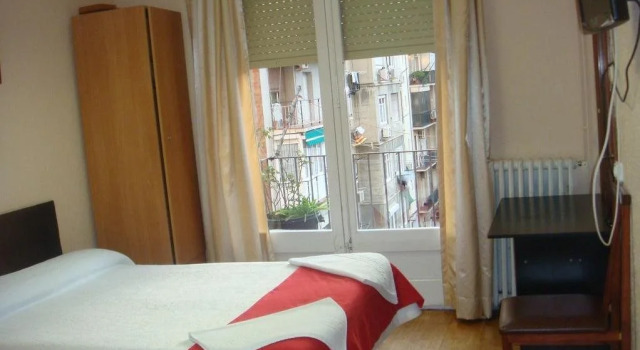 Hostal Muntaner, Забронировать Отель Эшампле Барселона, рядом с Jove Regina Theatre