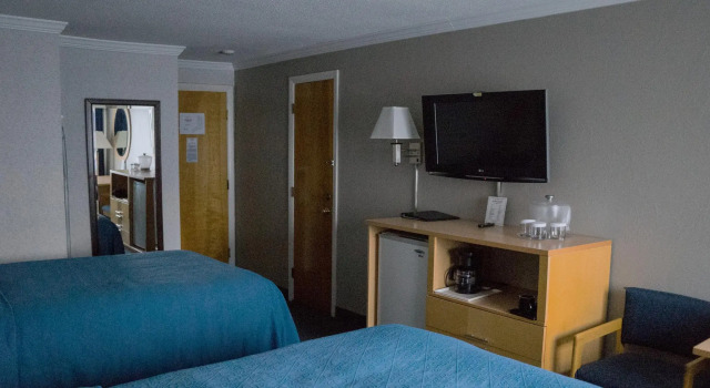 Четырёхместный номер Superior Ambassador Inn and Suites