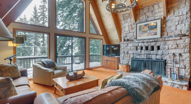Коттедж Donner Lake Views: Rustic Truckee Cabin