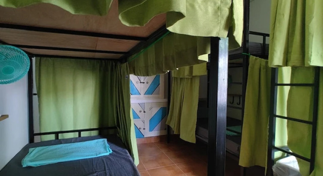 Кровать в общем номере Happy Hammocks, Weligama Beach - Sri Lanka