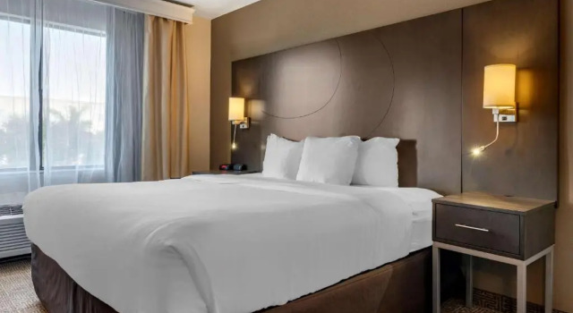 Люкс Comfort Suites Fort Pierce I-95