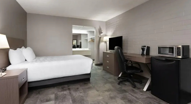 Двухместный номер Standard Цокольный этаж Travelodge by Wyndham Grande Prairie