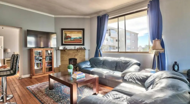 Sunny Apartment in SEA POINT right by PROMENADE, Забронировать Апартаменты/квартира Отели Cape Peninsula с парковкой, Парковка